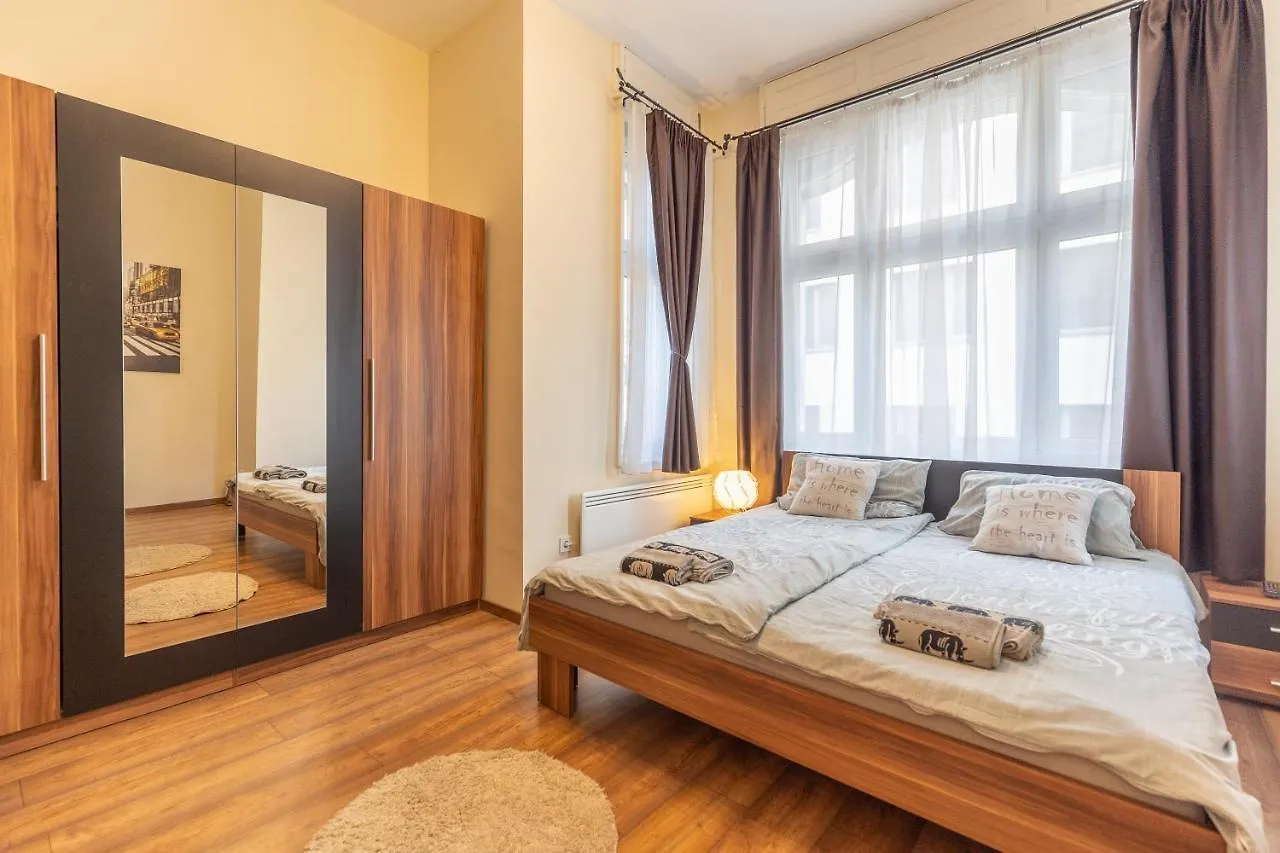 Wiky'S Apartman With 3Bathrooms بودابست المجر