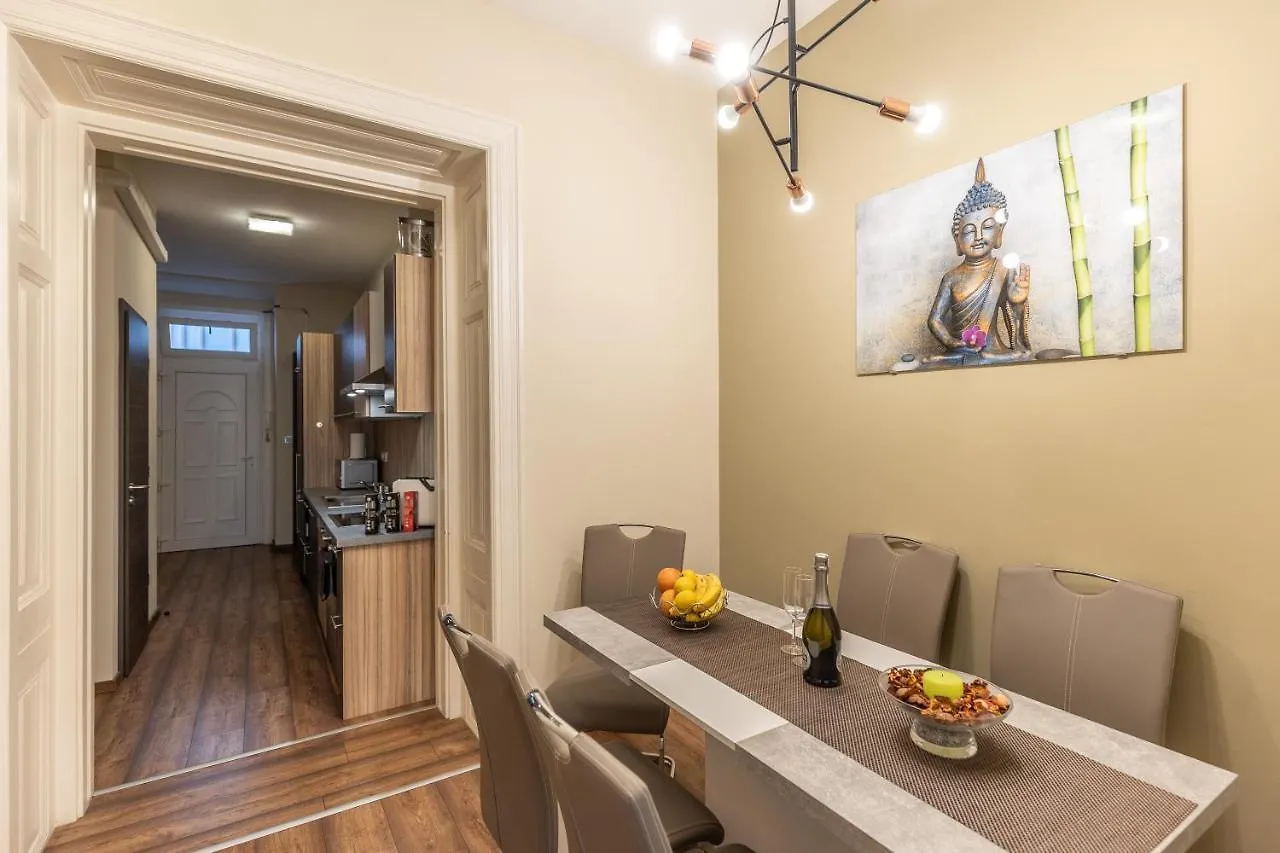 Wiky'S Apartman With 3Bathrooms بودابست